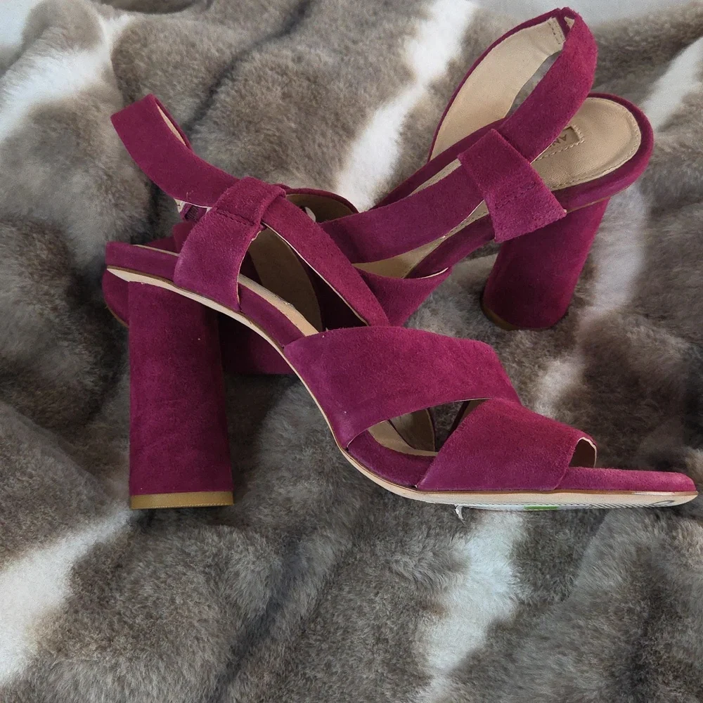 ANTONIO MELANI Magenta Suede Block Heel Sandals